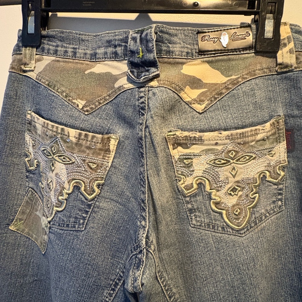 Gorgeous Embroidered Women's Jeans - Picture 8 of 16